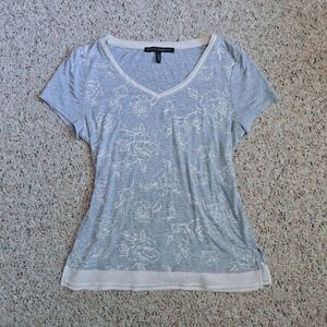 White House Black Market Gray Floral V-Neck Women’s Short Sleeve Top size XS